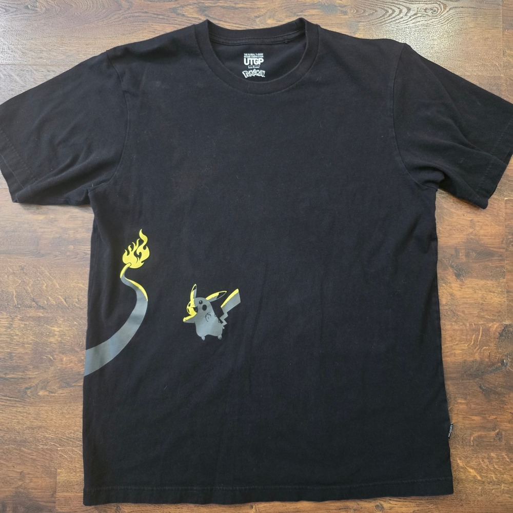 Uniqlo UTGP 2019 Pokemon Pikachu Charizard Graphic T-Shirt Black Mens Large